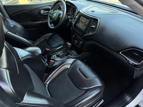 Used 2020 Jeep Cherokee Latitude Plus FWD image 21