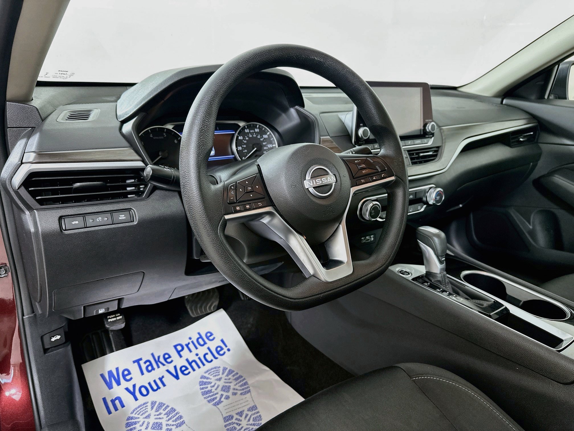 Used 2024 Nissan Altima 2.5 SV FWD image 9