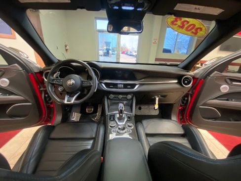 Used 2023 Alfa Romeo Stelvio Estrema image 27