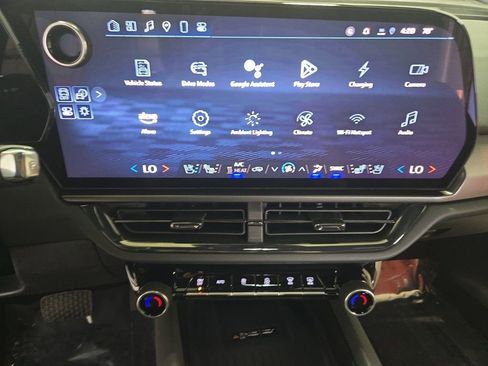 New 2025 Chevrolet Equinox EV RS w/ Convenience Package II FWD image 23