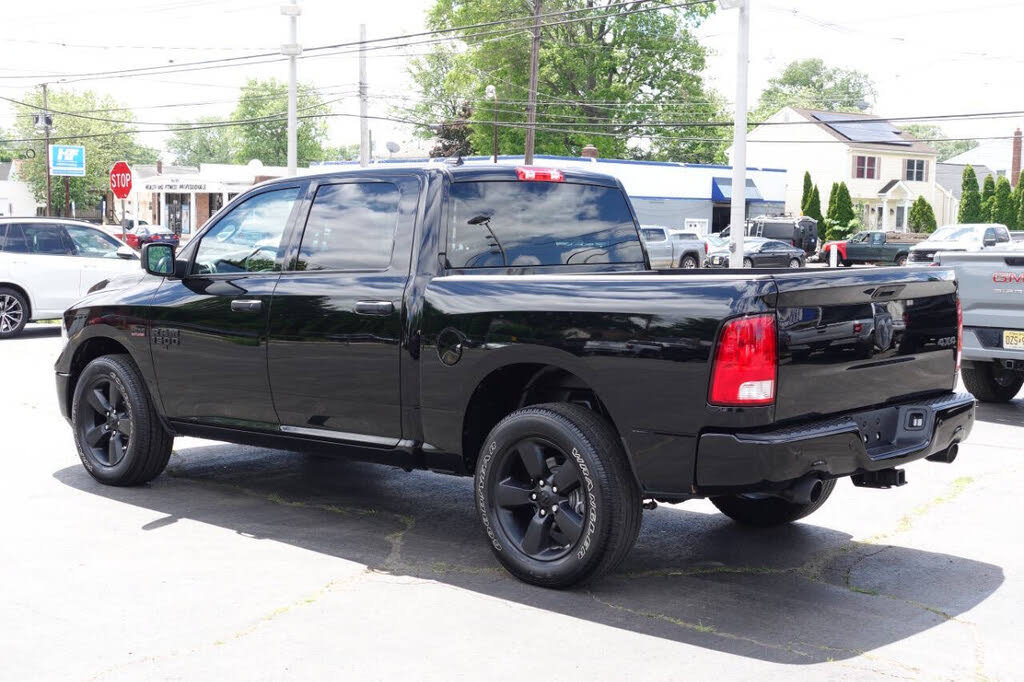 Used 2022 RAM 1500 Classic SLT w/ Electronics Convenience Group AWD/4WD image 3