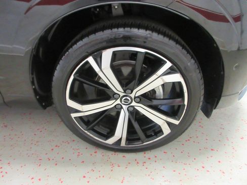 Used 2022 Volvo XC60 B5 R-Design w/ Advanced Package AWD/4WD image 17