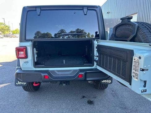 Used 2024 Jeep Wrangler Unlimited Rubicon w/ Dual Top Group AWD/4WD image 24
