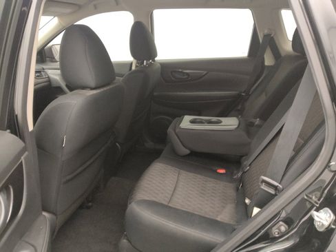 Used 2019 Nissan Rogue S image 18