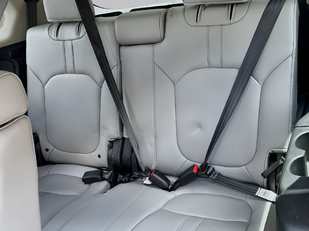 Used 2025 Honda Pilot Elite image 29