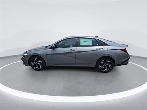 New 2025 Hyundai Elantra SEL image 5