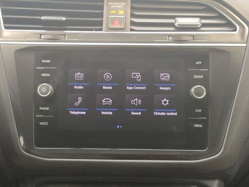 Used 2018 Volkswagen Tiguan SE FWD image 25