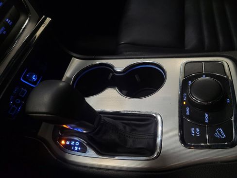 Used 2018 Jeep Grand Cherokee Limited image 26