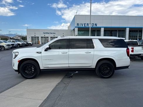 Used 2023 GMC Yukon XL Denali AWD/4WD image 12