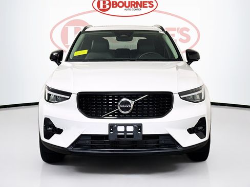 Used 2023 Volvo XC40 B5 Plus w/ Climate Package AWD/4WD image 6