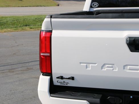 Used 2024 Toyota Tacoma TRD Off-Road AWD/4WD image 6