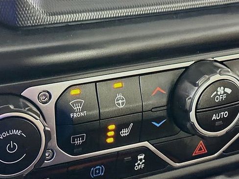 Used 2022 Jeep Wrangler Unlimited Sahara w/ Cold Weather Group image 28