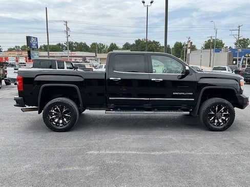 Used 2017 GMC Sierra 2500 Denali AWD/4WD image 6