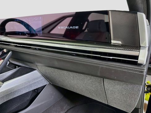 Used 2025 Cadillac Escalade V w/ LPO, ONYX Package AWD/4WD image 39