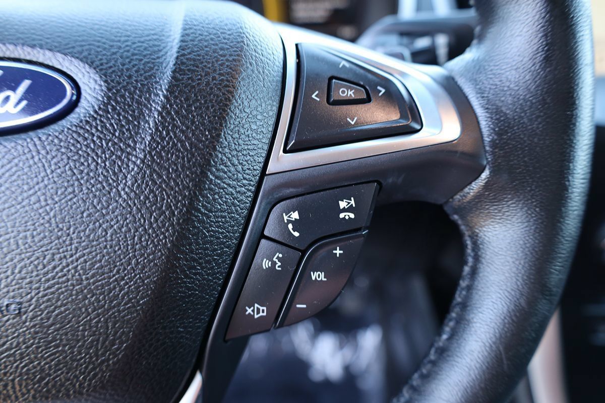 Used 2018 Ford Edge SEL FWD image 25