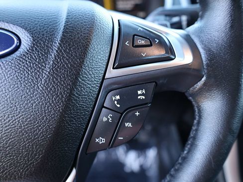 Used 2018 Ford Edge SEL FWD image 25