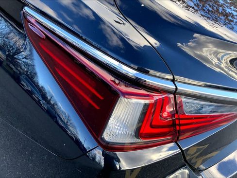 Used 2019 Lexus ES 350 w/ Luxury Package image 28