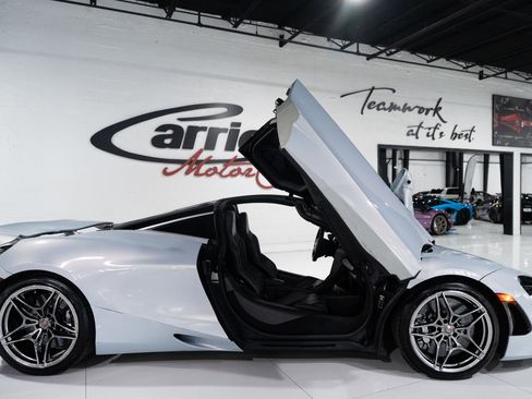 Used 2018 McLaren 720S image 16