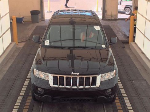 Used 2012 Jeep Grand Cherokee Laredo AWD/4WD image 2
