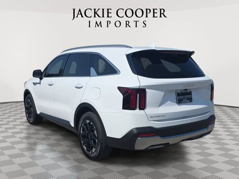 Used 2025 Kia Sorento S w/ Panoramic Sunroof Package FWD image 7