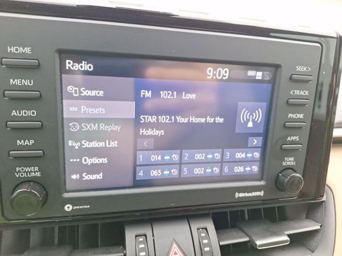 Used 2022 Toyota RAV4 XLE Premium image 25