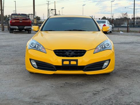 Used 2011 Hyundai Genesis 3.8 image 2