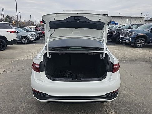 Used 2024 Volkswagen Jetta Sport image 7