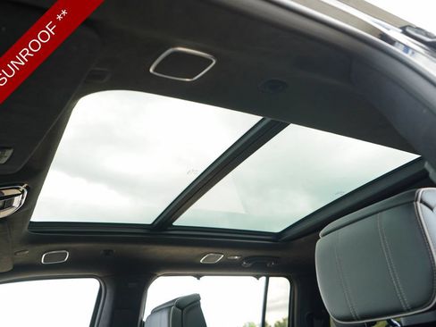 Used 2022 Jeep Grand Wagoneer Series II AWD/4WD image 13
