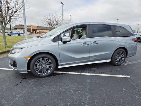 New 2026 Honda Odyssey Touring image 3