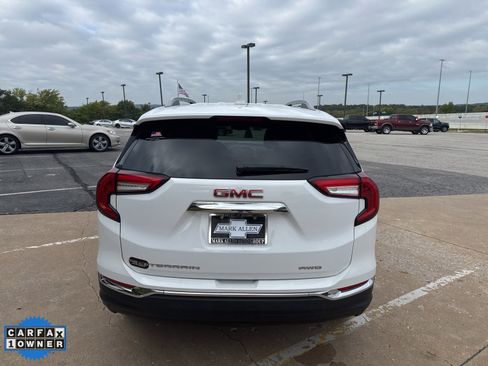 Used 2024 GMC Terrain SLT image 4