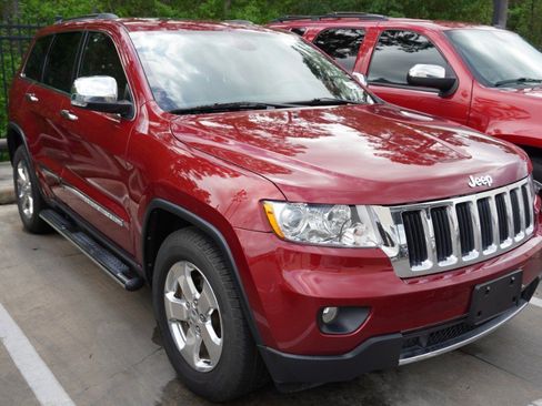 Used 2013 Jeep Grand Cherokee Limited w/ Luxury Group II image 3