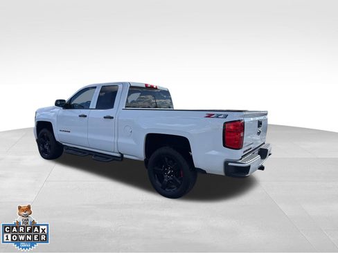Used 2018 Chevrolet Silverado 1500 LT w/ Redline Edition image 3
