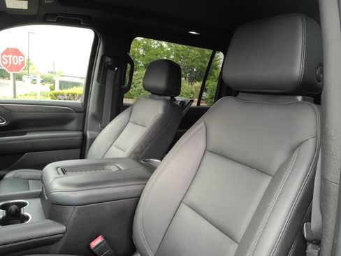 Certified 2023 Chevrolet Suburban Z71 w/ Luxury Package AWD/4WD image 12