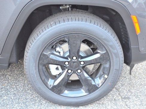 New 2025 Jeep Grand Cherokee Limited w/ Luxury Tech Group II image 10