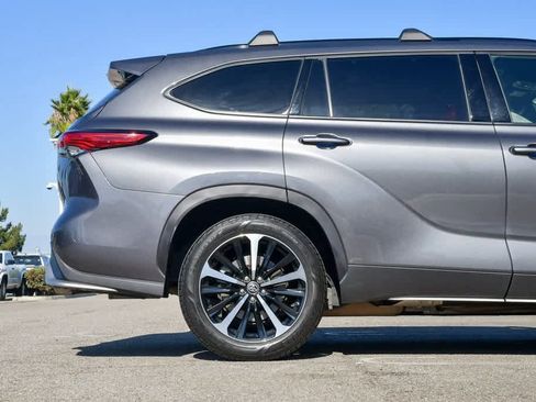 Certified 2022 Toyota Highlander XSE image 11