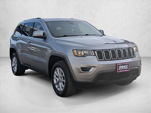 Used 2021 Jeep Grand Cherokee Laredo image 3