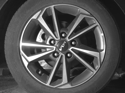 Used 2024 Kia Forte LXS w/ LXS Technology Package FWD image 22