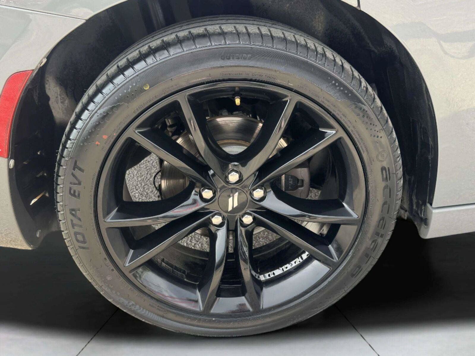 Used 2018 Dodge Charger SXT w/ Blacktop Package RWD image 46