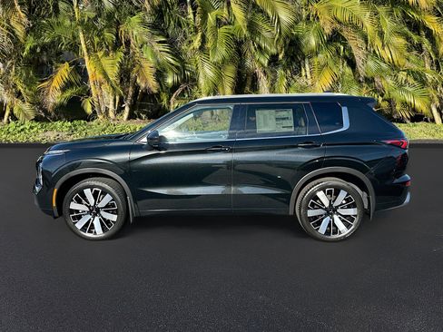New 2025 Mitsubishi Outlander SEL image 2