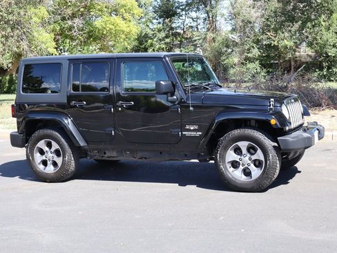 Used 2017 Jeep Wrangler Unlimited Sahara w/ Trailer Tow Group AWD/4WD image 2