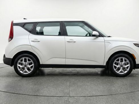 Used 2025 Kia Soul LX w/ LX Technology Package image 11