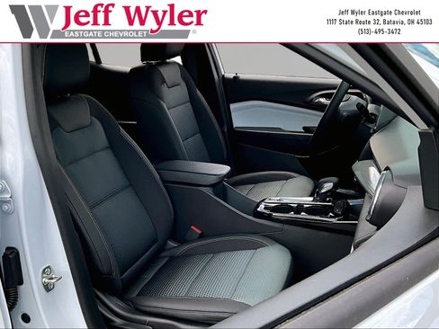 New 2026 Chevrolet Trax LT w/ Driver Confidence Package FWD image 18