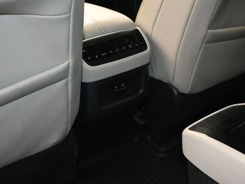 Used 2022 Nissan Pathfinder SL w/ SL Premium Package AWD/4WD image 18