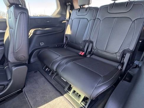 New 2025 Jeep Grand Cherokee L Limited w/ Luxury Tech Group II image 13