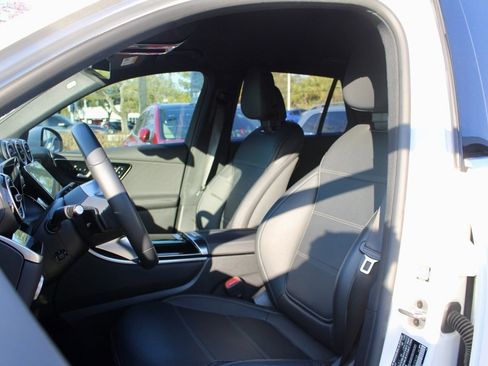 Certified 2025 Mercedes-Benz GLC 300 4MATIC image 5