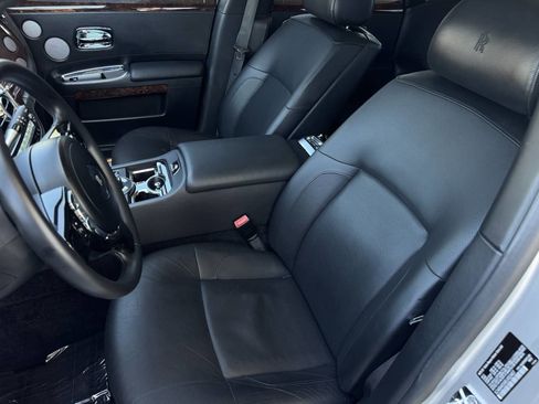 Used 2014 Rolls-Royce Ghost RWD image 17