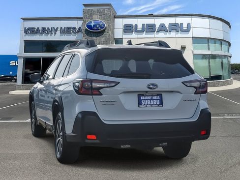 Used 2025 Subaru Outback Premium AWD/4WD image 4