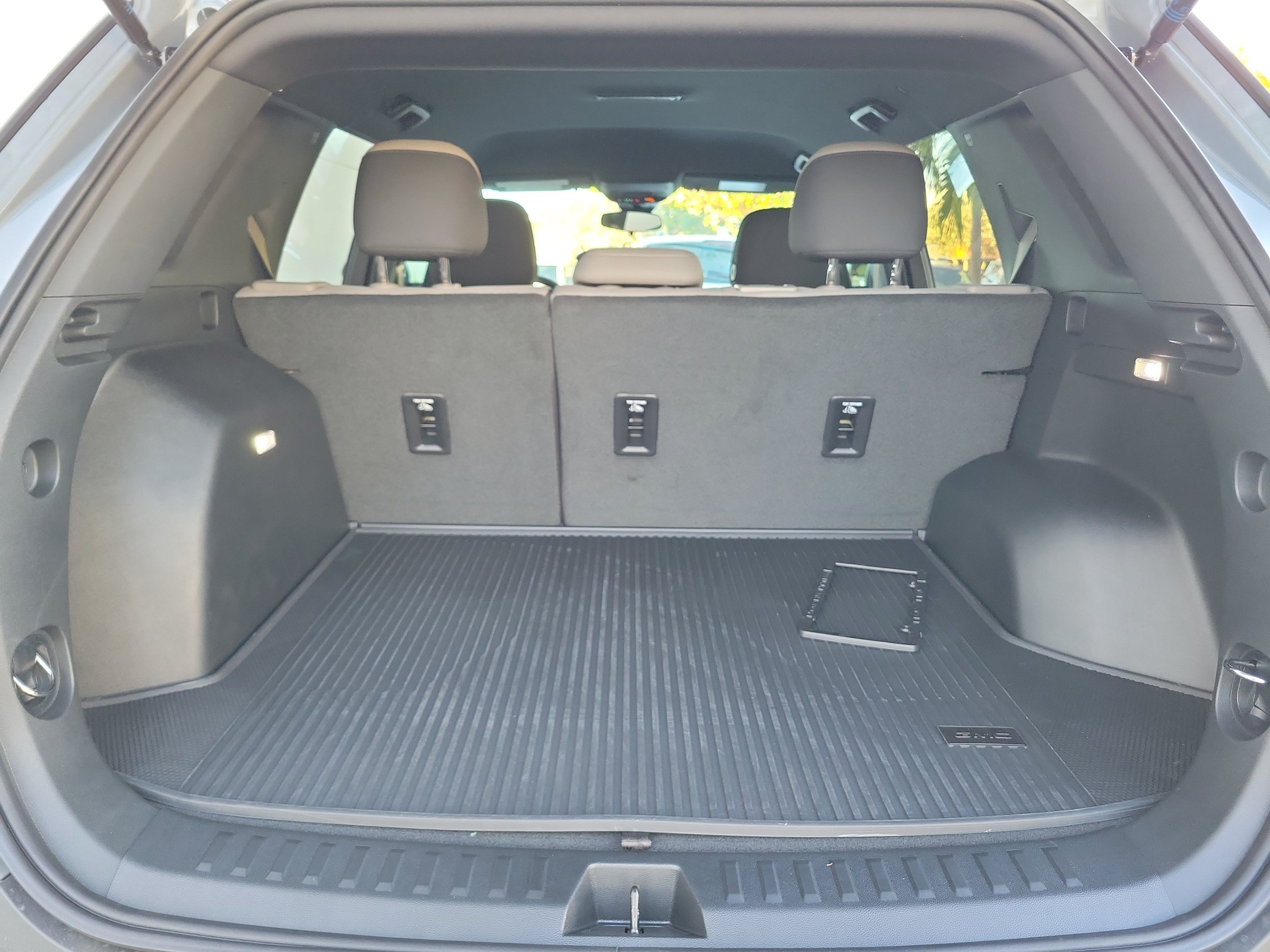 New 2027 GMC Terrain Elevation w/ LPO, Floor Liner Package FWD image 9