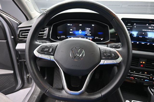 Used 2025 Volkswagen Jetta SE FWD image 20