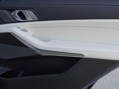 Used 2026 BMW X7 xDrive40i w/ Executive Package image 33